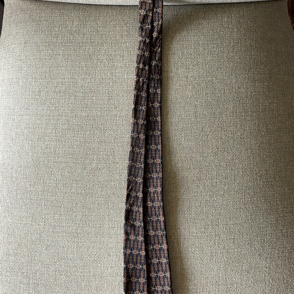 Celine | Vintage Chain Print Interlocking Multicolored Silk Tie - Picture 11 of 16